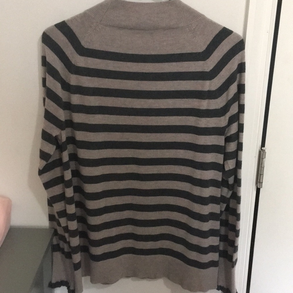 LOFT Sweater - Picture 5 of 5